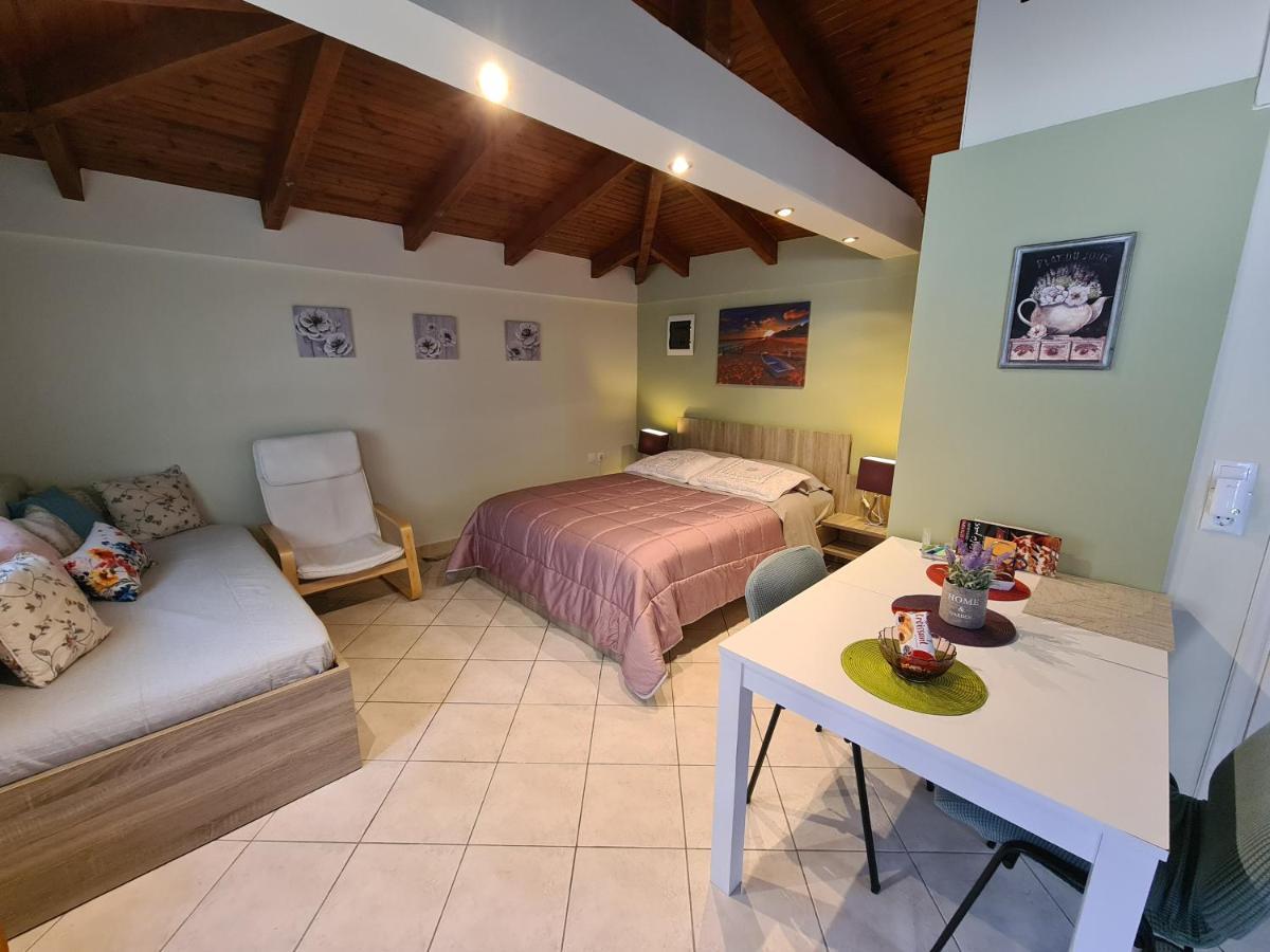 Semelia'S Guest House Spata  Exterior photo